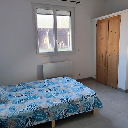 Appartement Dans Partie De Mas En Camargue Arles Bagian luar foto